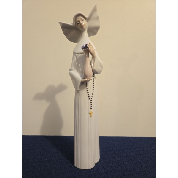  LLADRO 'Serene Moment' Nun Porcelain Figure 1988 - 11T 