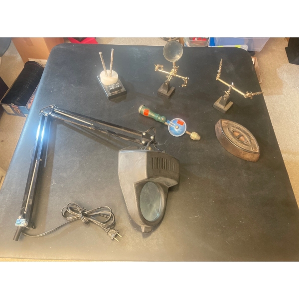 Magnifying Lamp with Stand (Missing Table Clamp), Precision Clamps and Magnifying Glass, Weight, Han
