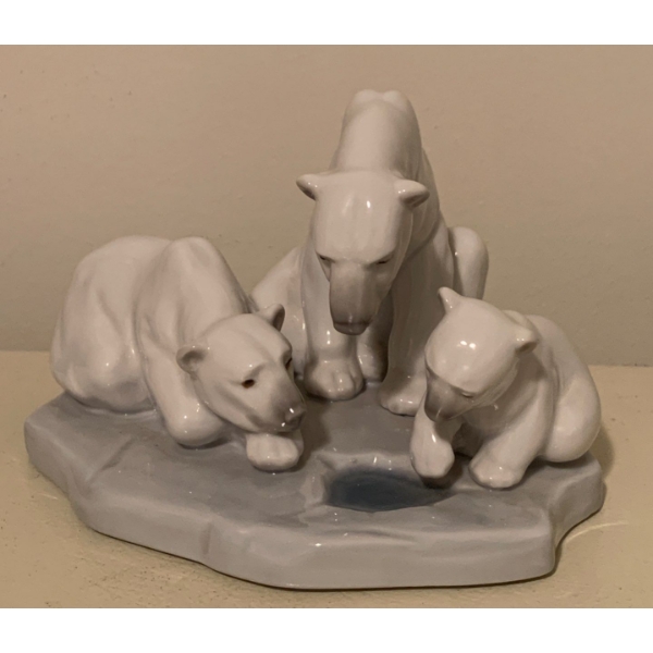 Lladro Porcelain Polar Bear Pack - Family Of Polar Bears Fishing 7x5