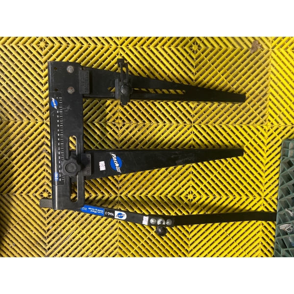 Wheel Truing Stand Made By Park Tools USA . Portable Wheel Dishing Gage 