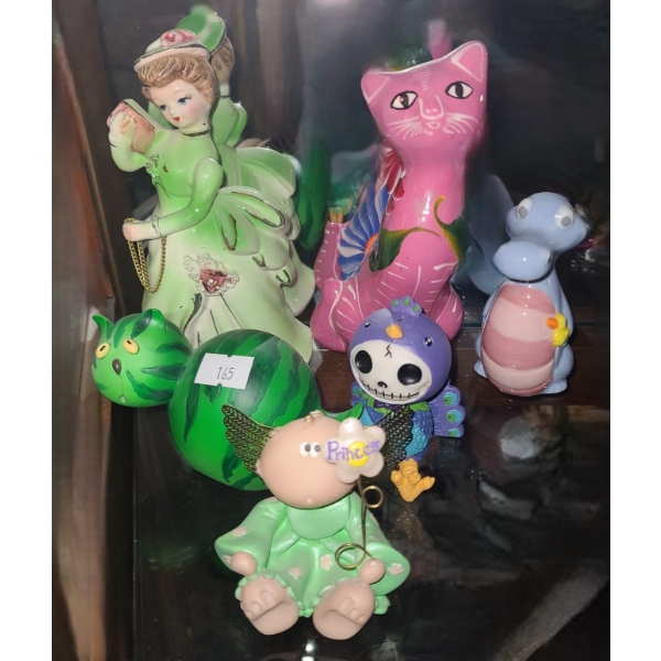 Bookcase Decor Featuring Colorful Cats, and More!