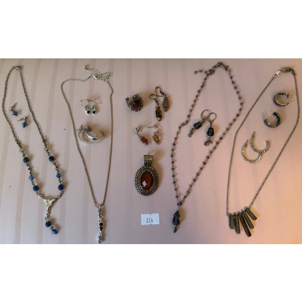 Collection of Fashion Jewelry For Everyone