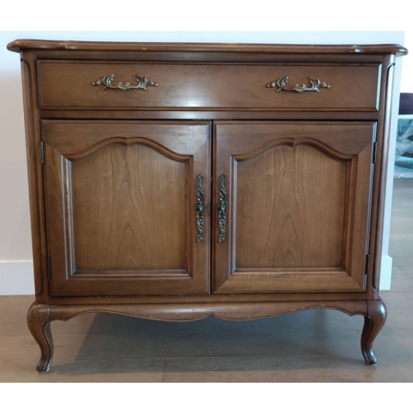 Gibbard Craftsmen China Hutch w/Drawers & Cupboards  37"w x 20"d x 32"tall