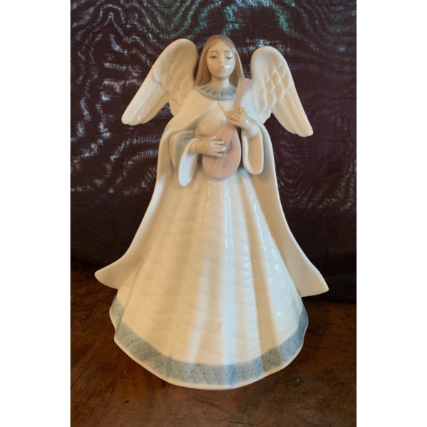 LLADRO Porcelain 'Angelic Melody Figurine - 7.5T 