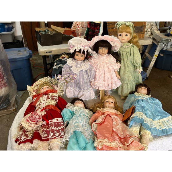  collection of musical dolls 7 in total
