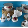 Image 3 : Royal Albert Old Country Roses China - 12 place settings plus extras