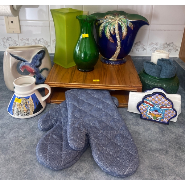 Navy Blue & Emerald Green Kitchen Wares 13T - Vases Linens & More