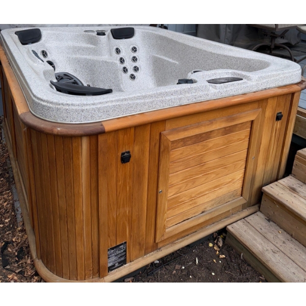 2022 Artic Spas Artic Fox S  Self Contained Spa Suitable For Indoor Or Outdoor Use- Hot Tub Bid Now!