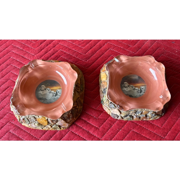 2 Rock and Glass Ashtray with Mount Rushmore in the middle
