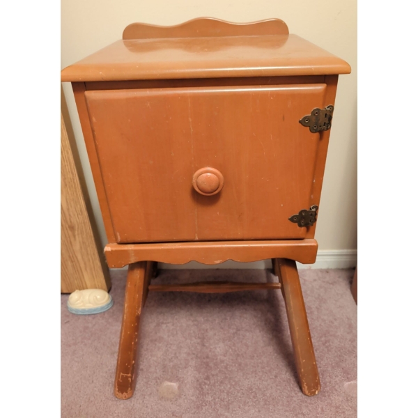 Vintage Maple Sewer's Casket & Contents 16x12x28