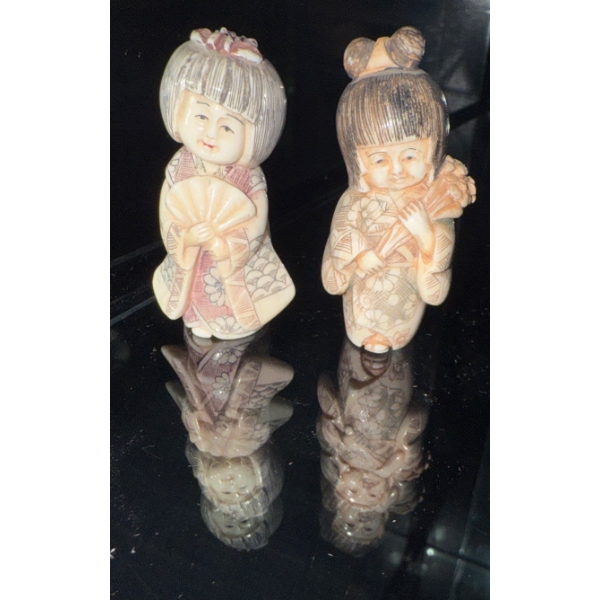Japanese Carved Ivory Netsuke Figurines 3T (2)