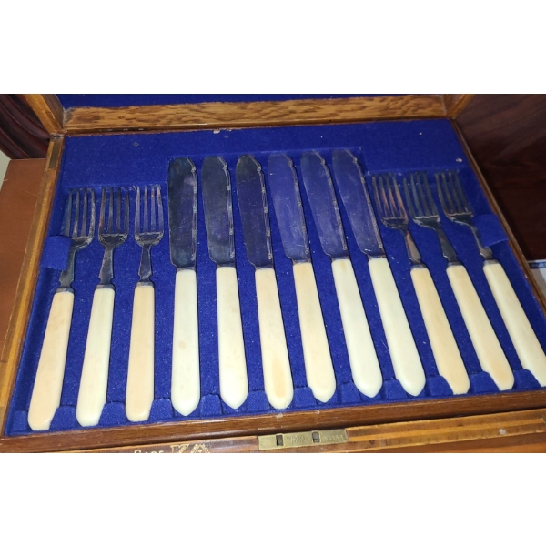 Stainless Cutlery Set, 12 Piece Cutlery Set, 2 Wood Boxes & Drawer Contents