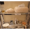 Image 2 : Assorted bathroom decor