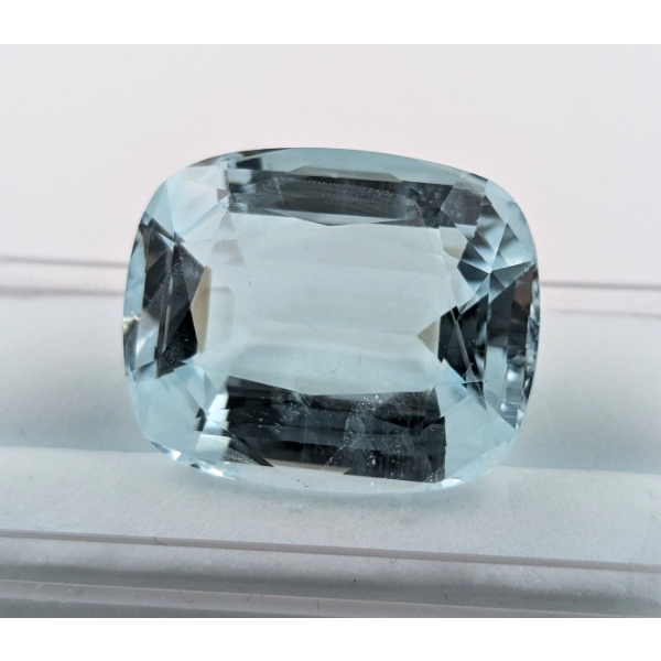 30.66 ct Certified Blue Aquamarine gemstone ($22,995 Appraisal)