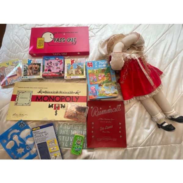 Vintage Entertainment - Monopoly Pass Out Puzzles Baby Doll & More