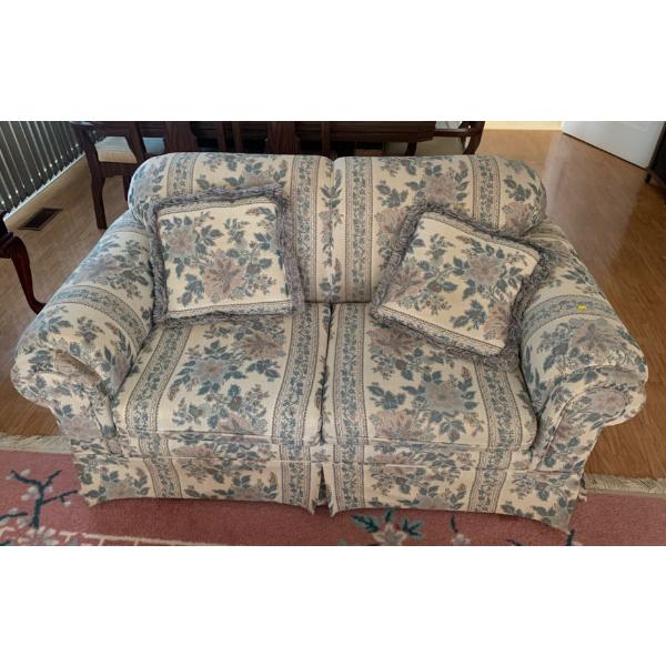 Floral Love Seat (62W, 33D, 33T) 