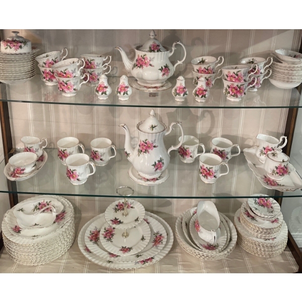 Vintage Royal Albert English Bone China Tea Set "Prairie Rose" - 12 Place Settings
