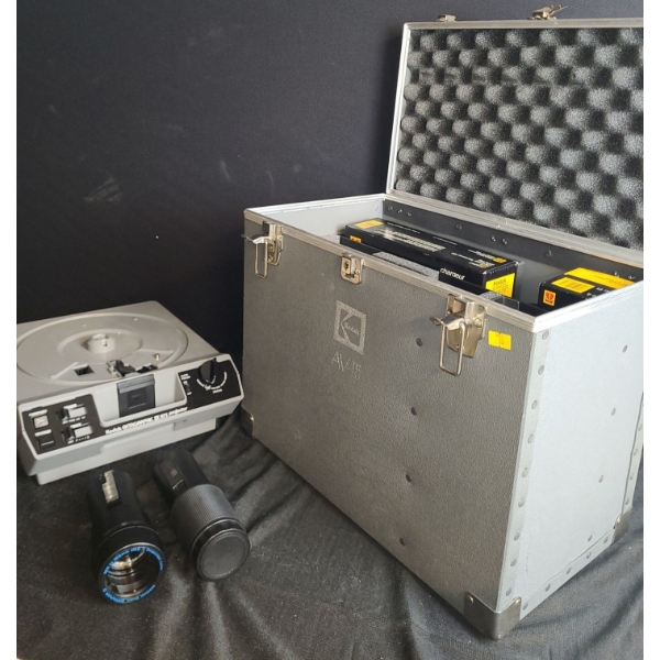 Kodak Vintage Ektagraphic III ATS Projector in Case
