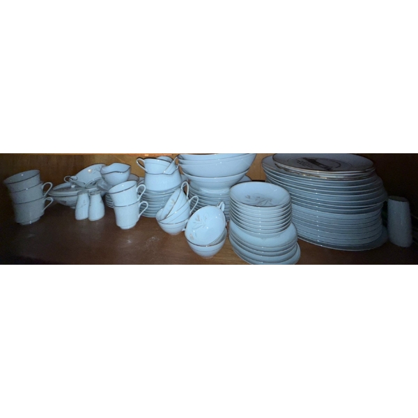 Noritake Laverne Fine China Collection 8 Place w/ Crown Victoria Love Lace
