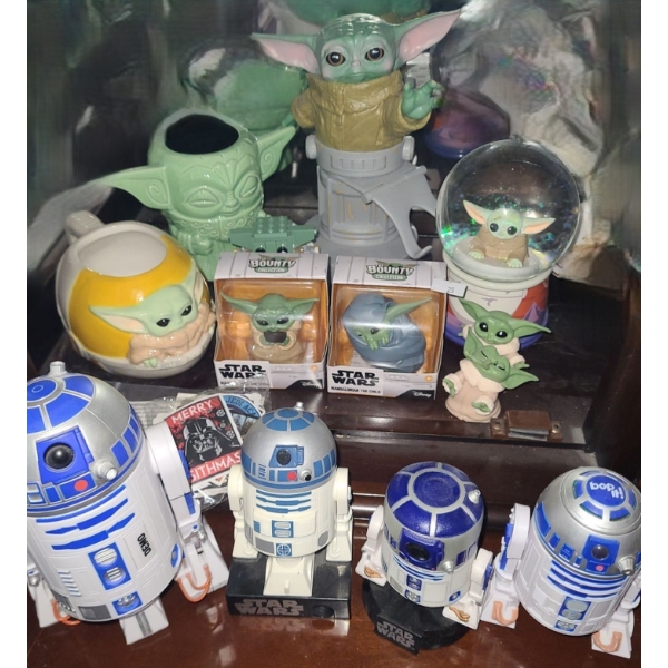 Yoda Snow Globe and Other Items, R2-D2 Figures