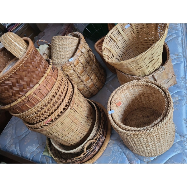 Collection of Baskets, Various Sizes 