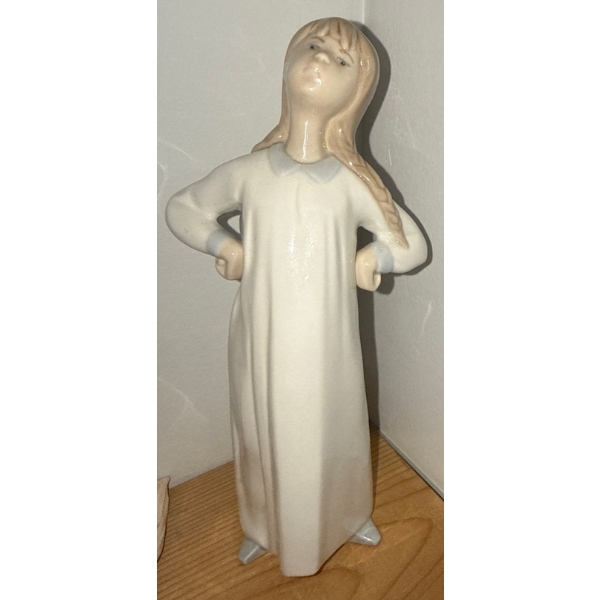 Retired Lladro Porcelain - 'Girl Stretching' Mo. 4872 8"Tall Made In Spain 