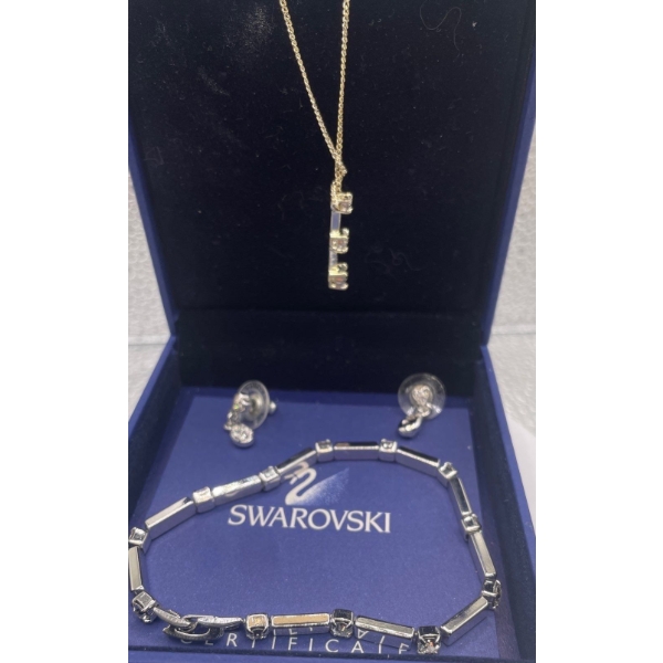 Swarovski Crystal Bracelet, Earrings and Necklace 