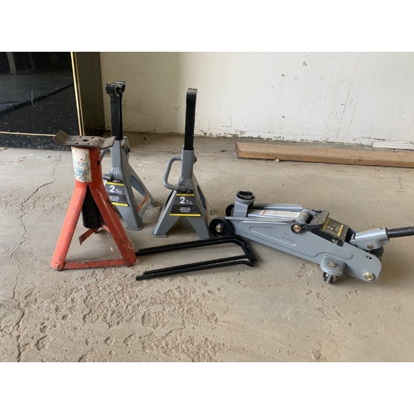 Floor Jack lot, includes three free standing jacks, one floor Jack