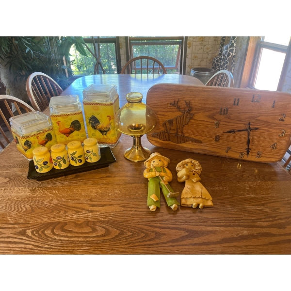 Oak Wood Clock with Rooster Glass Canisters x3, Oil Lamp With Yellow Glass, 4 Spice Shakers With Sta