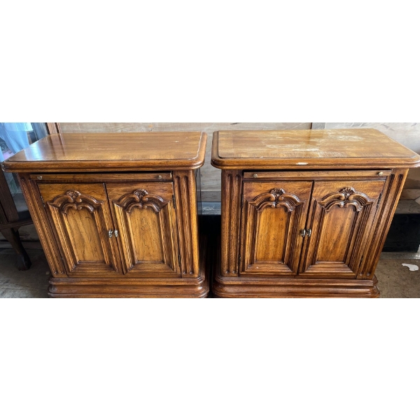 2 Matching Bedside Tables 