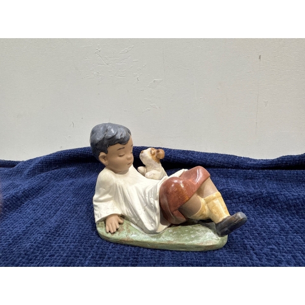 LLADRO "Taking Time" 5.5Wx4.5T (with original box)