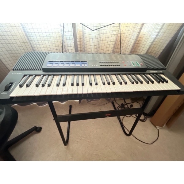  Casio, keyboard with stand in working condition model number CT – 670