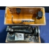 Image 7 : Portable Antique Singer Sewing Machine