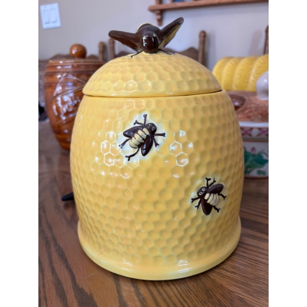 Beehive cookie jar from the 1950s