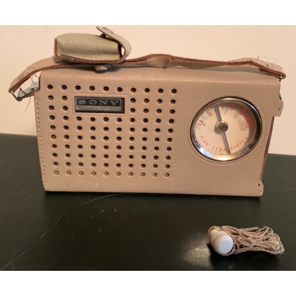 SONY Hi - Sensitivity TR-750 Antique AM/FM Radio 