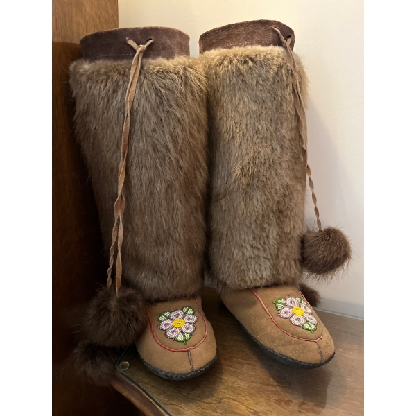 vintage beautiful handcrafted moccasins 16” high well crafted with hand beading beaver and deer fur 