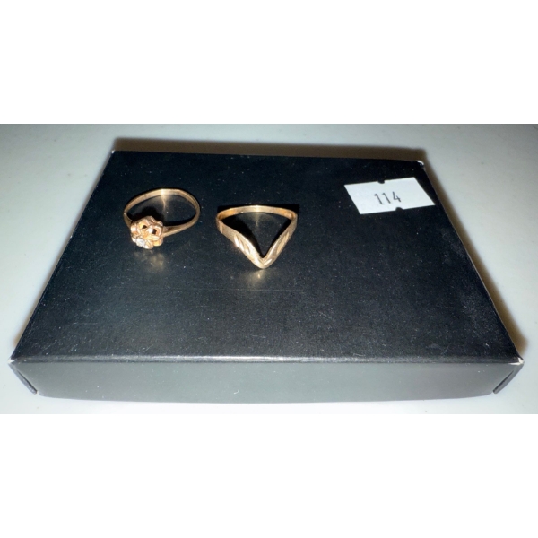 Stamped 10K Yellow Gold Ladies Ring w/ 10K V Shaped Band 