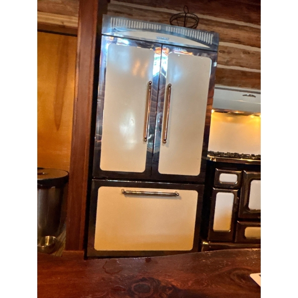 Heartland Classic 36" French Door Fridge With Bottom Freezer Amazing Like New Condition Great Editio