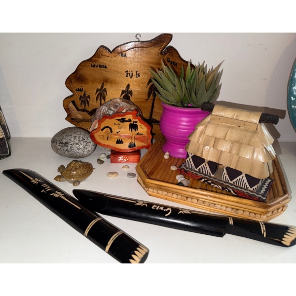 Collectable Fijian Swag #2 - Handmade Straw Hut Sparring Daggers Turtle Plaque & More