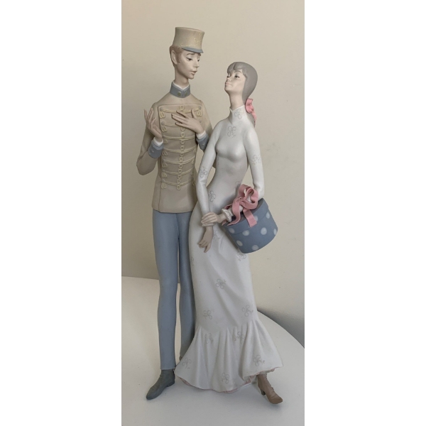 LLADRO Porcelain 'The Flirt' Figurine  - 17T 