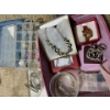Image 28 : Large Collection of Costume Jewellery You May Find Some Treasures! Hundreds of Pieces Watches, Brace