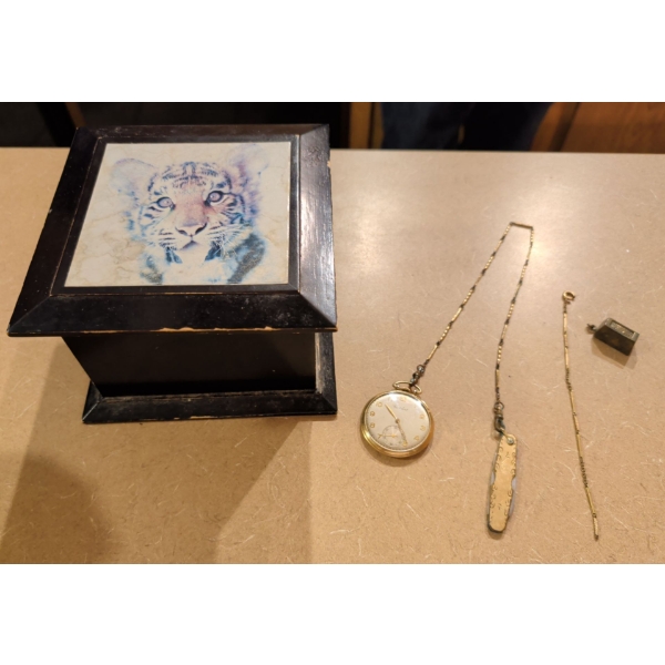 Vintage Keepsakes w/ Tiger Trinket Box & 2 Decorative Plates 