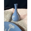 Image 3 : Vintage Wedgwood Plate and Vase with Beautiful Vintage Lace Tablecloth 74" x 50"