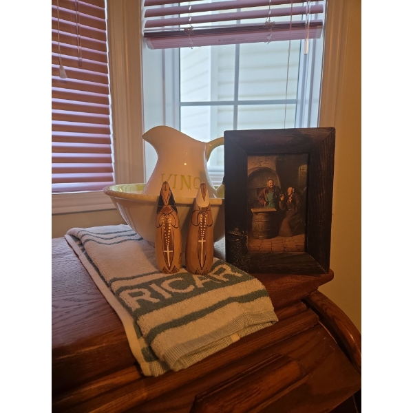 Lovely Wash Basin 'Toscana', Antique Frame w/ Picture, and More 