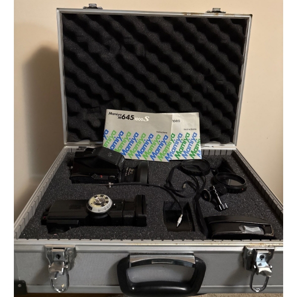 MAMIYA 645 1000S Medium Format Film Camera System w/ Padded Hard Shell Travel Case