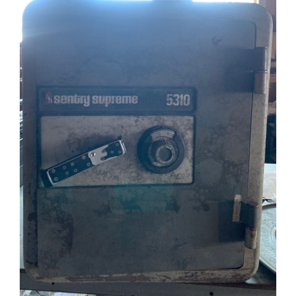 Vintage Sentry Supreme 5310 Safe 26T