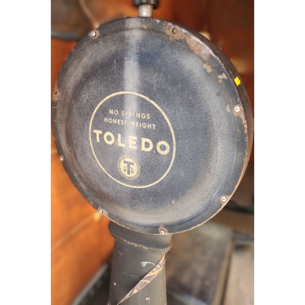 Vintage Toledo Company Model 0861 "Honest Weight" Floor Scale 17 W, 30 D, 42 T 