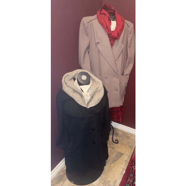 Vintage Women's Apparel Blazers, Coats, & Accessories  Scarves & Warm Coats  Size Large