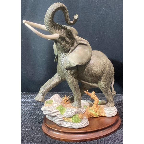 Franklin Mint "Ruler Of The African Plains" Porcelain Elephant Statue