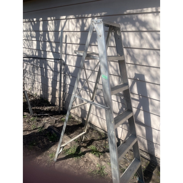 Aluminum A Frame Ladder with Tray 6 foot.